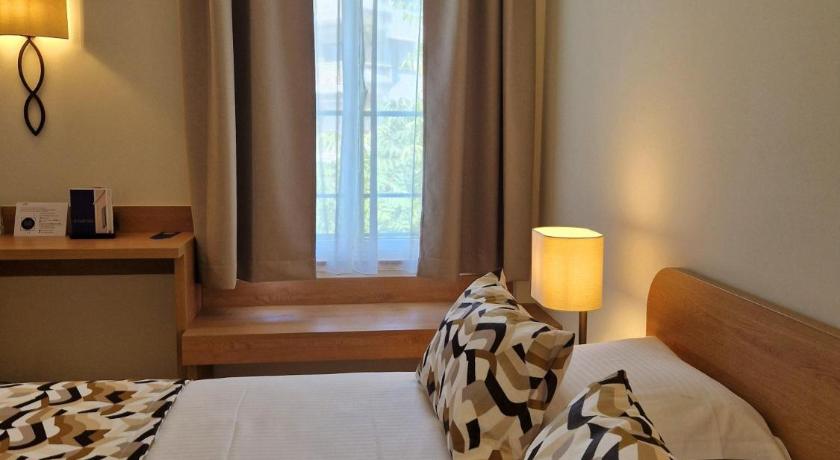 Image of Double Room with Garden View - Annex building - access by stairs 4