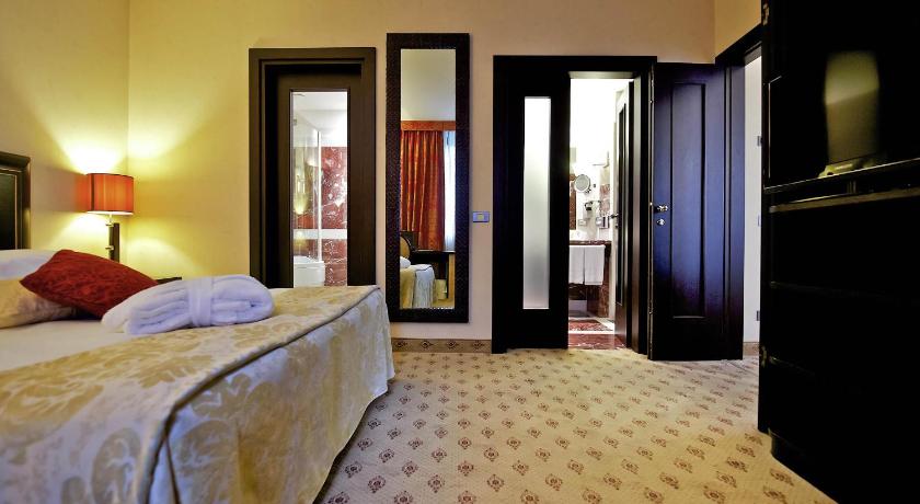 Image of Executive Suite with One Double Bed 2