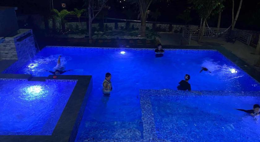 Private Resort Overlooking Taal Lake - image 14