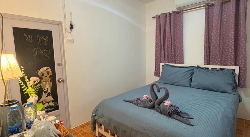 Image of Standard Double Room with Shared Bathroom 8