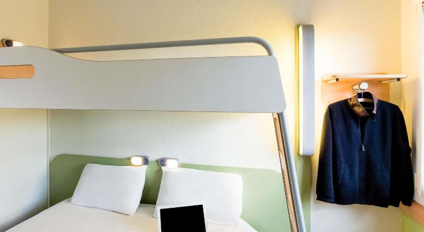 Image of Triple - Room For 3 People With 3 Single Beds. 5