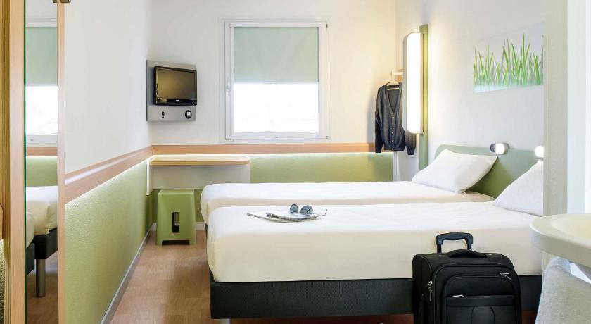 Image of Twin - Room With Twin Beds 1