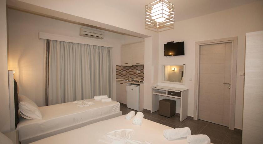 Image of Deluxe Studio (3 Adults) 1