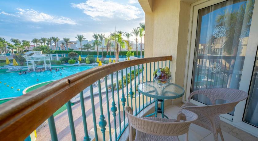 Image of Triple Room with Pool View 1