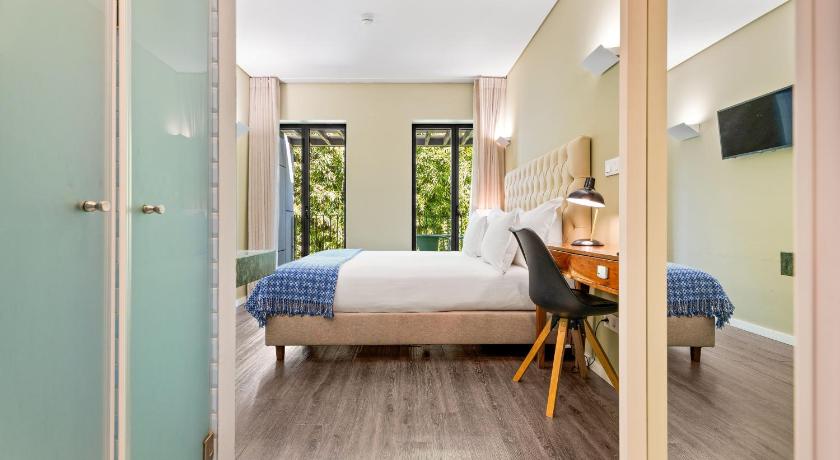 Image of Double Room with Garden View 4