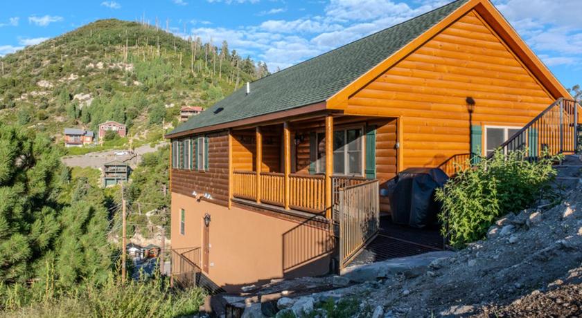 Catalina Mt. Lemmon Lodge Accommodation exterior