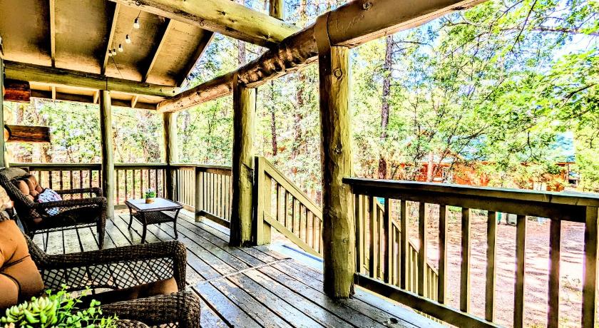 파인탑 (AZ) Charming Log Cabin in Tall Pines w Large Deck 4성급 숙소 로비