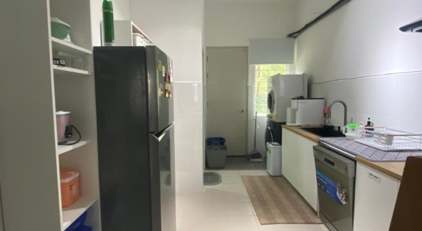 バトゥアラン Puteri Elaisha Homestay 3つ星 ゲストハウス プール