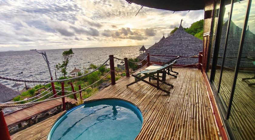 촌부리 Paree Hut Resort 3つ星 ホテル ロビー