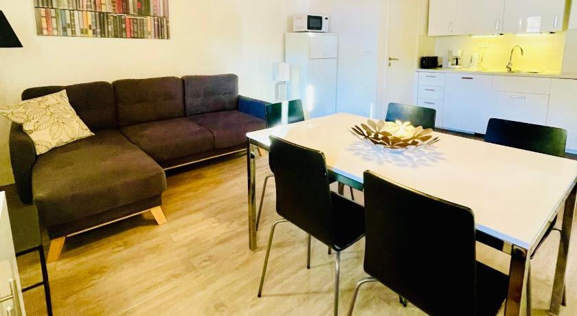 Cozy Apartment next to the Slopes Sleeps 4