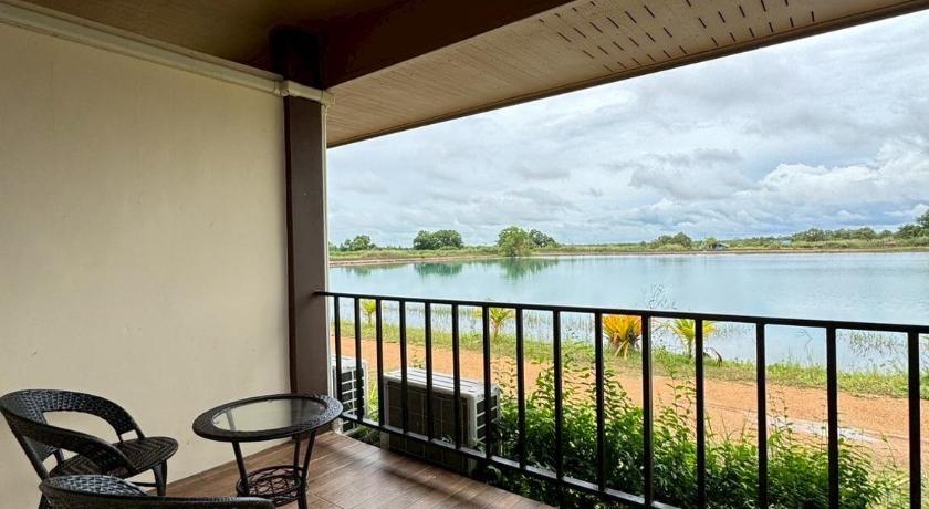 パッタルン Nabua Thalenoi Resort นาบัว ทะเลน้อย รีสอร์ท 3つ星 ホテル 外観