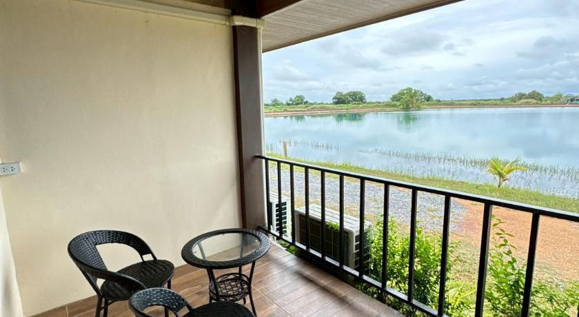 パッタルン Nabua Thalenoi Resort นาบัว ทะเลน้อย รีสอร์ท 3つ星 ホテル レストラン