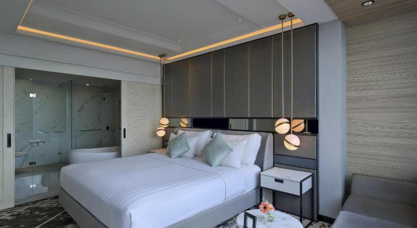 Image of Executive Suite with 1 king size bed 1