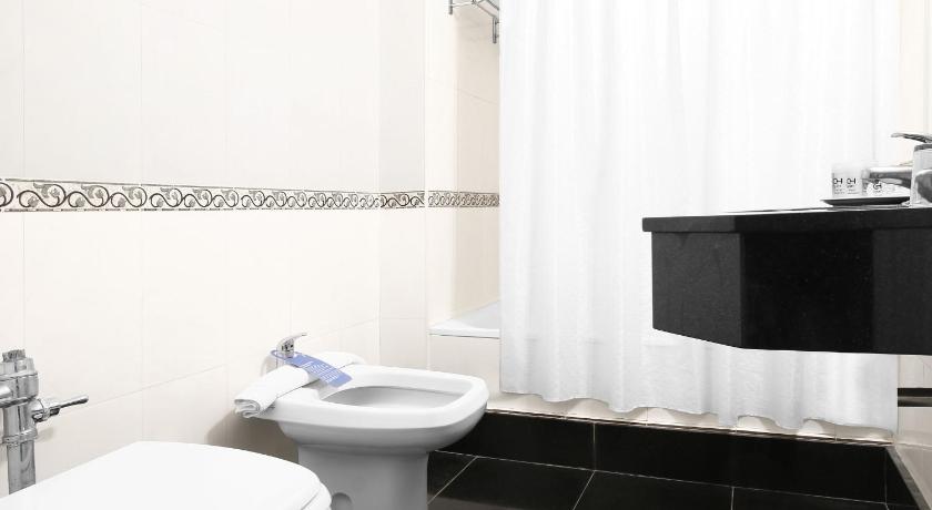 Imagen de Habitación estándar triple (Standard Triple Room) 10