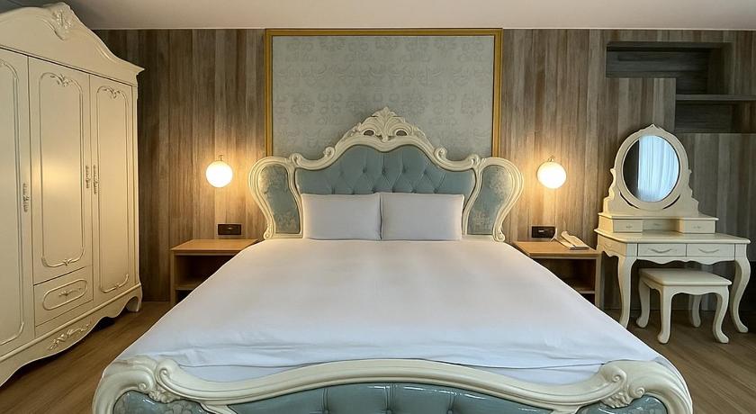 Image of Deluxe Family Suite 1