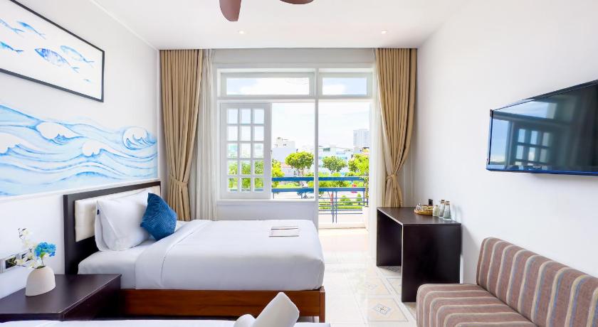 Image of Superior Twin Room with Window 1