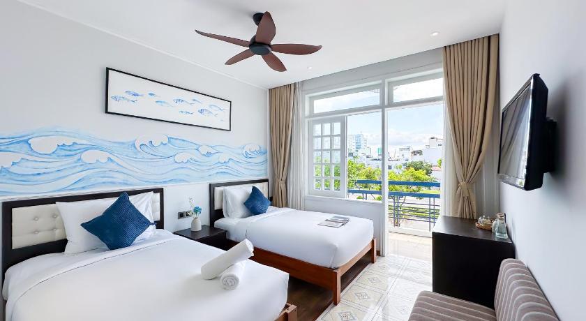Image of Superior Twin Room with Window 0
