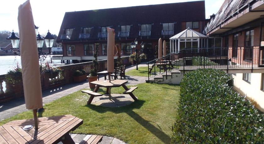 Lakeside International Hotel photo