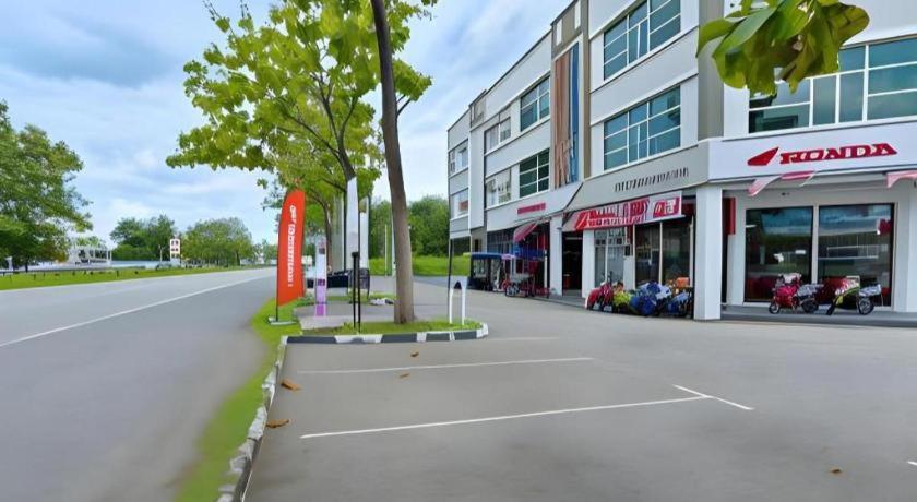 Changlun The Bed Hotel 3-Star Hotel pool