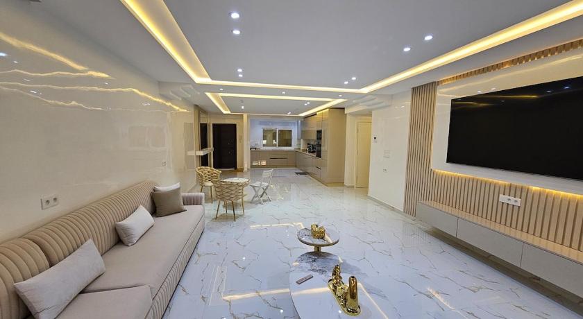 Tanger Luxury 4BR with AC WiFi and Beach Access
