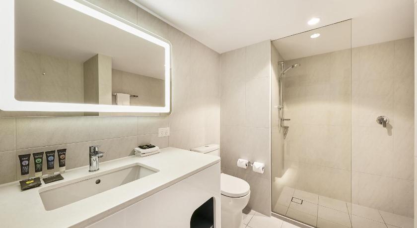 Imagine din Cameră deluxe cu pat king cu vedere la ocean (Deluxe Ocean View Room with King Bed) 2