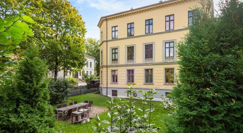 Just steps behind the Royal Palace