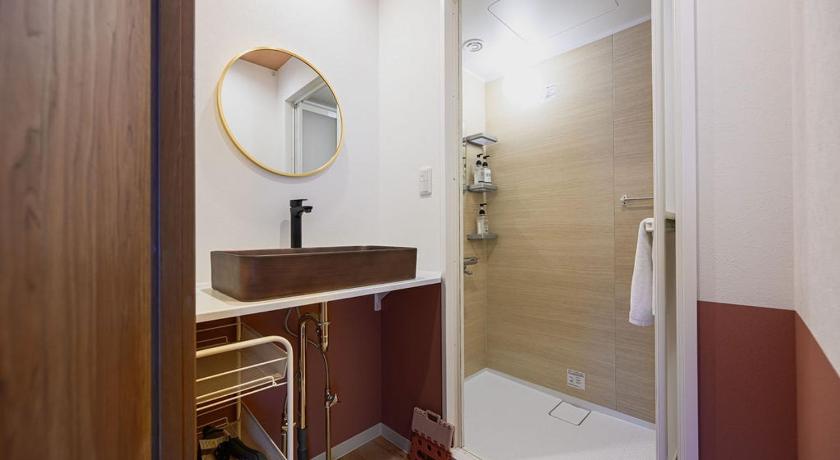 Tokyo 4K Cinema Duplex, 8 Guests, 4 min 3-Star Single Room exterior