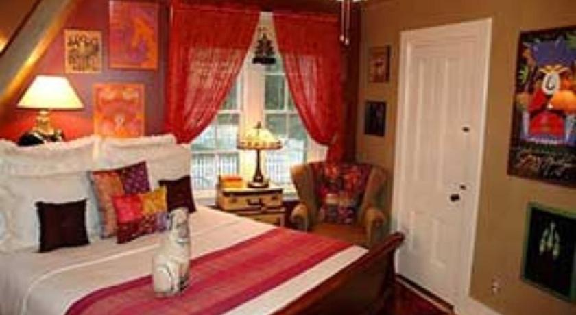 Red Elephant Inn Bed and Breakfast photo