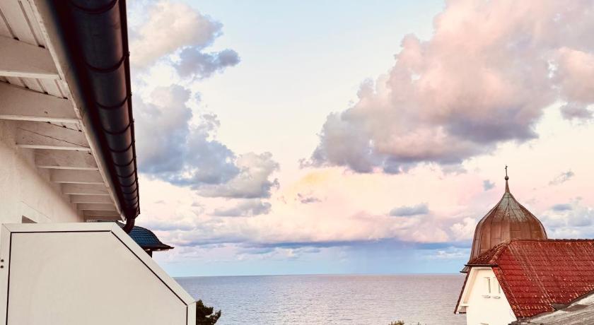 Image of Suite with partially Sea View 14