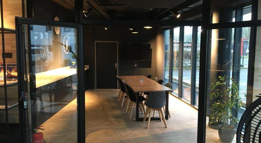 Petit-Foret ibis Styles Valenciennes Petite Foret 3-Star Hotel pool