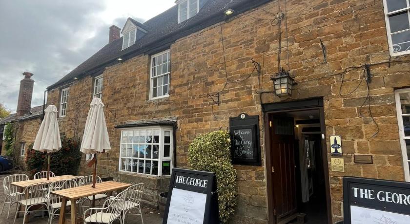 下布雷尔斯 The George Inn 2星级 酒店 套房