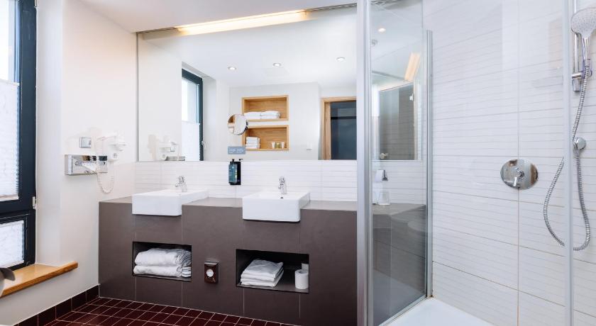 Image of Suite with Sea View 2