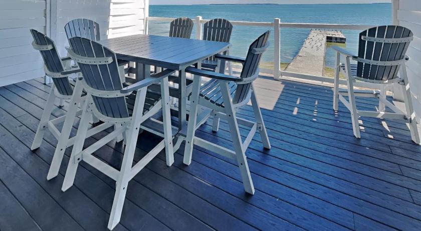 Put-in-Bay Put-in-Bay Waterfront Condo #105 4-Star Accommodation room