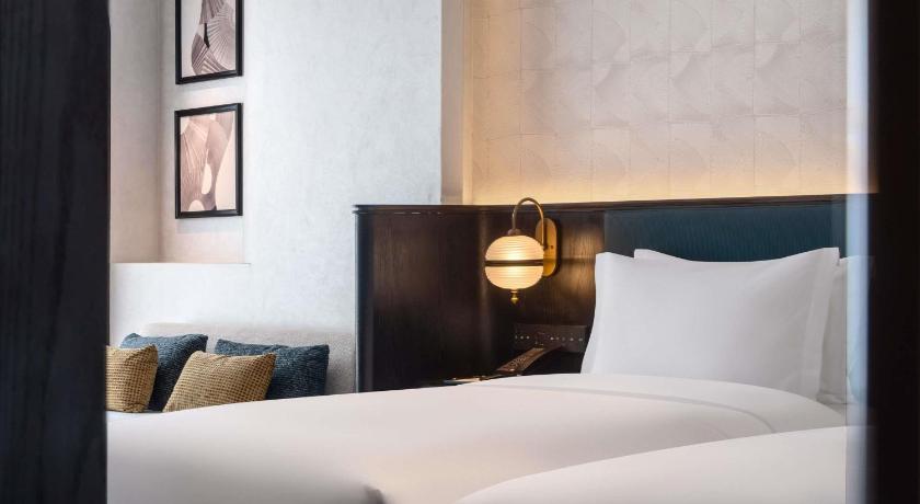 Image of Luxury Club Room, Club Millesime Access, 2 Single Size Beds, City View 4