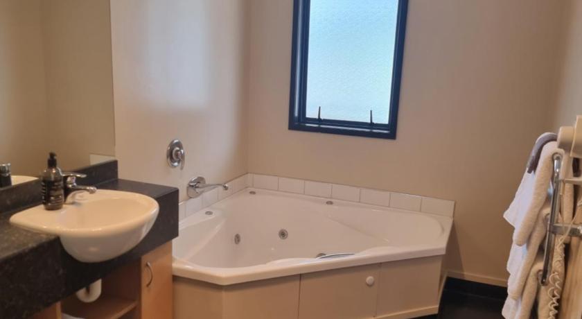 Image of Two-Bedroom Apartment with Spa Bath 2