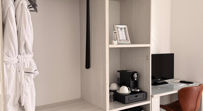 Image of Standard Double or Twin Room with Mountain View 3