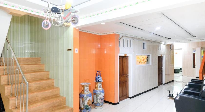 Urbanview Hotel Mawar Sharon near Alun Alun Batu – Malang, MO