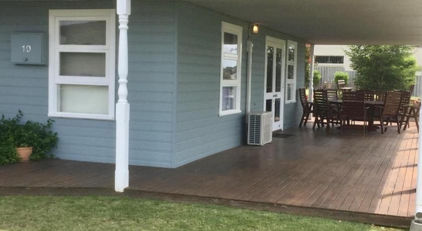 Ellis Street Studio - you can see right out over the river to the ocean