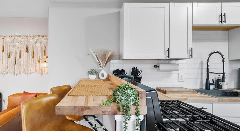 클리블랜드 (OH) Amazing Boho Oasis Apartment in Ohio City 4성급 숙소 객실