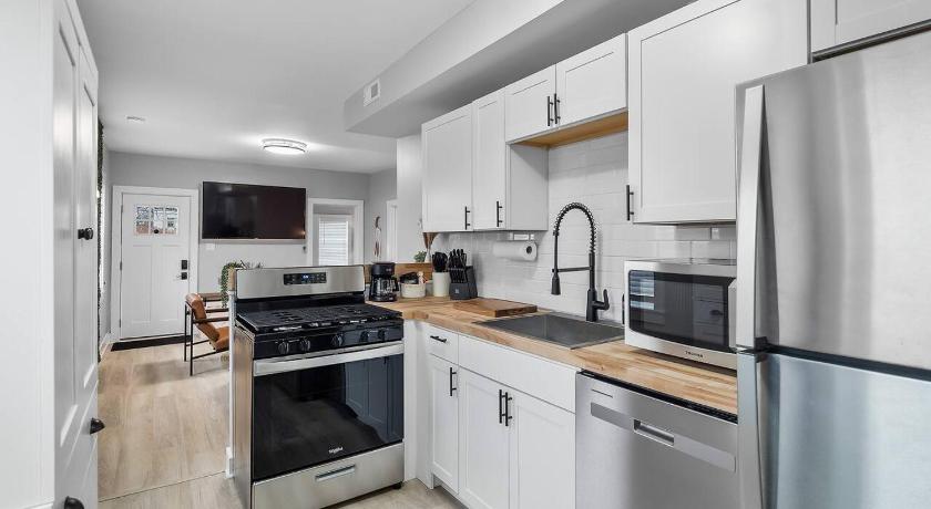 클리블랜드 (OH) Amazing Boho Oasis Apartment in Ohio City 4성급 숙소 레스토랑