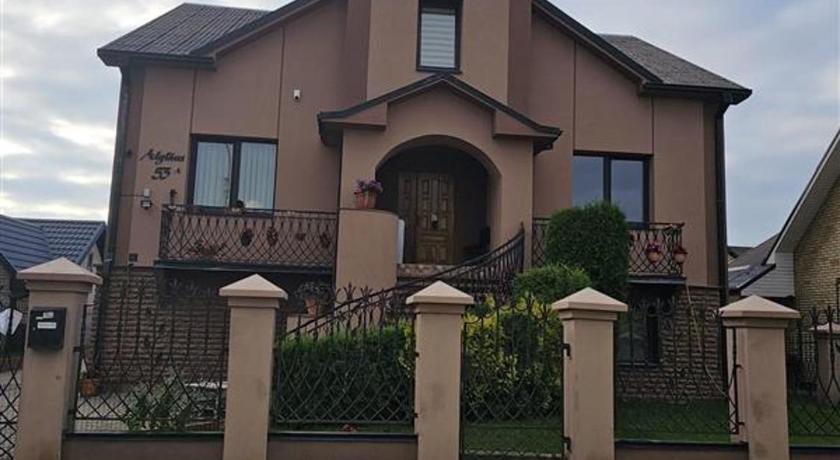 Sveciu namai pas Jud ir Ram