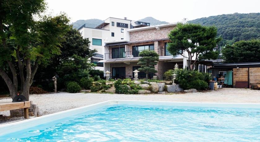 Incheon Bridge House 3-Star Guesthouse exterior