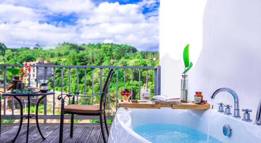 陽朔 Yangshuo Courtyard Hotel-Free pick up from Airport or TS for 3 nights or more before July 15th ゲストハウス レストラン