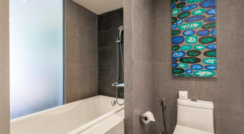 Image of 2 Twin Standard Bathtub Central Building 2