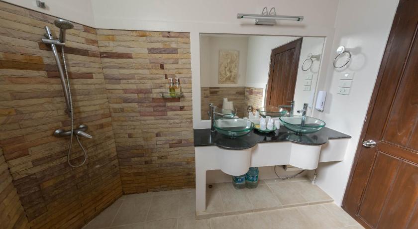 Image of 3 Bedroom Suite 2