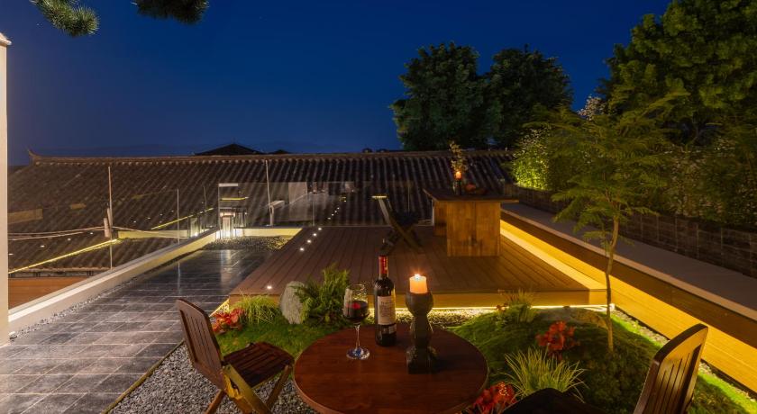 다리 / 대리 Dali Yuanlu Hanging Garden Hotel, located in the center of Dali Old City, has rich cultural heritage 호텔 수영장