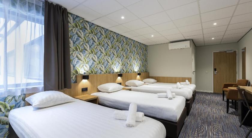 4 Single Beds, Nonsmoking, Comfort Room fotója 1