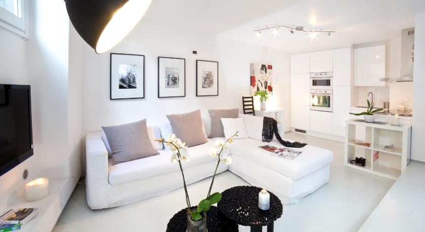 Rome Nostromondo Ciancaleoni Palace 3-Star Guesthouse suite