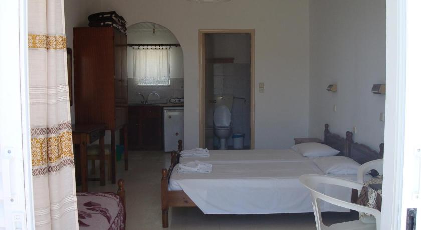 Image of Studio (2 Adults) 7