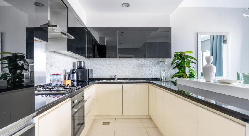 Image of Three-Bedroom Apartment 11